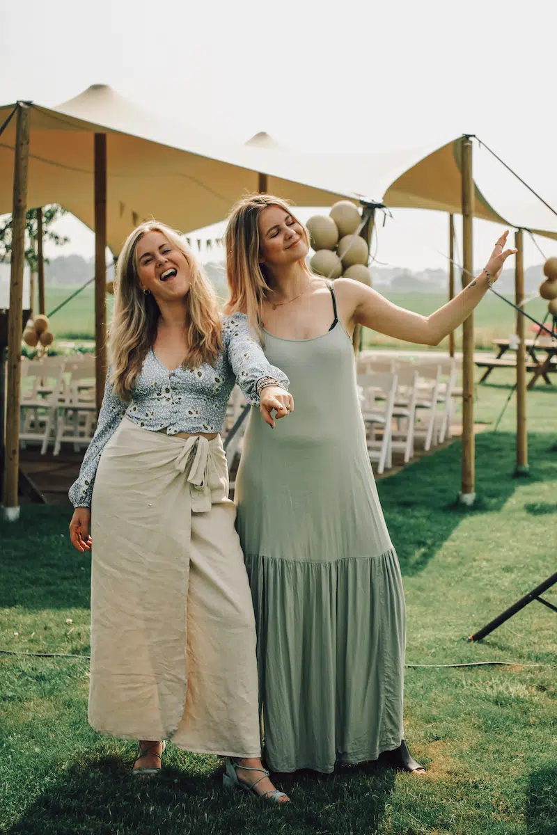 Het zangduo Blending Vocals: Hannah & Sem